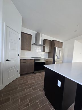 1455 N Frontier St, Hanford, CA 93230