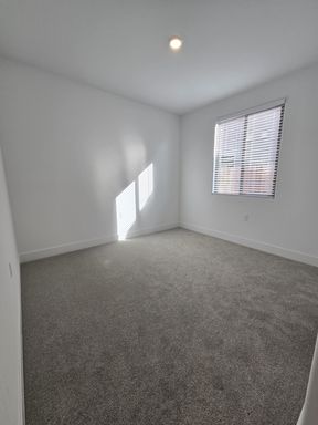 1455 N Frontier St, Hanford, CA 93230