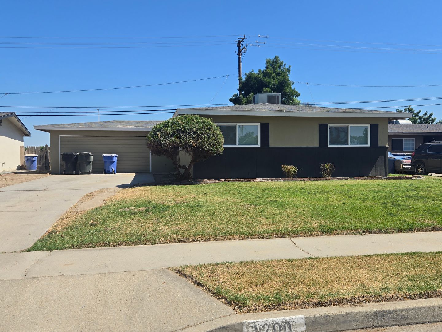 Hanford House: 1200 W Water St