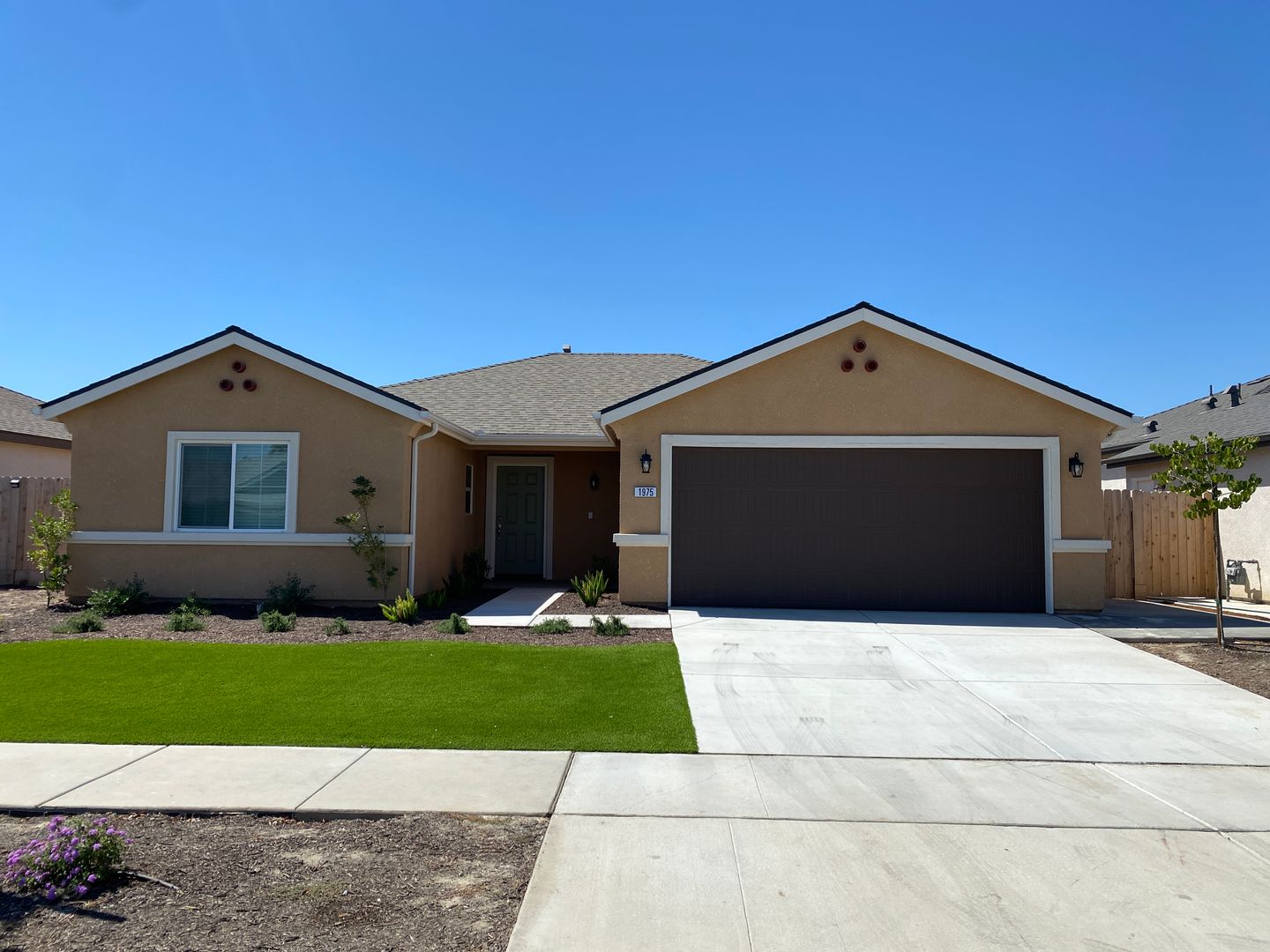 Hanford House: 1975 W Escher Dr