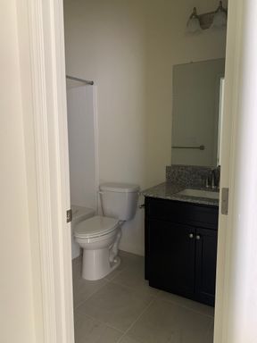 1353 W Kenny Thompson Ct, Hanford, CA 93230
