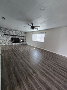 395 W Spruce Ave, Lemoore, CA 93245