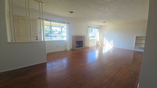 2071 Short Dr, Hanford, CA 93230