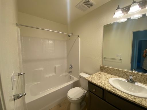 1975 W Escher Dr, Hanford, CA 93230