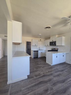 1200 W Water St, Hanford, CA 93230