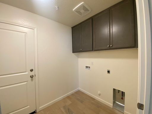 1975 W Escher Dr, Hanford, CA 93230