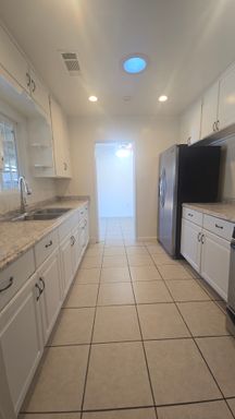 2011  N 11th Ave, Hanford, CA 93230