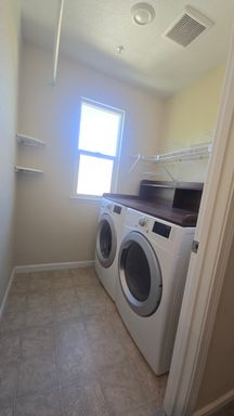1443 Greenbrier Dr, Hanford, CA 93230