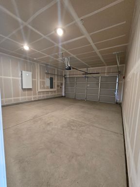 1455 N Frontier St, Hanford, CA 93230