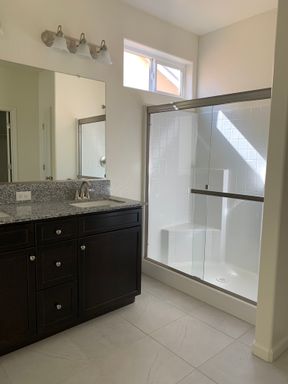 1353 W Kenny Thompson Ct, Hanford, CA 93230
