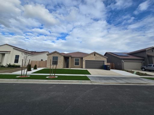 1455 N Frontier St, Hanford, CA 93230