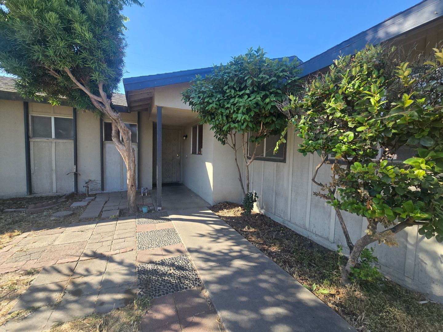 Hanford House: 2035 N Burl Dr