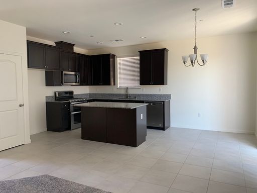 1353 W Kenny Thompson Ct, Hanford, CA 93230