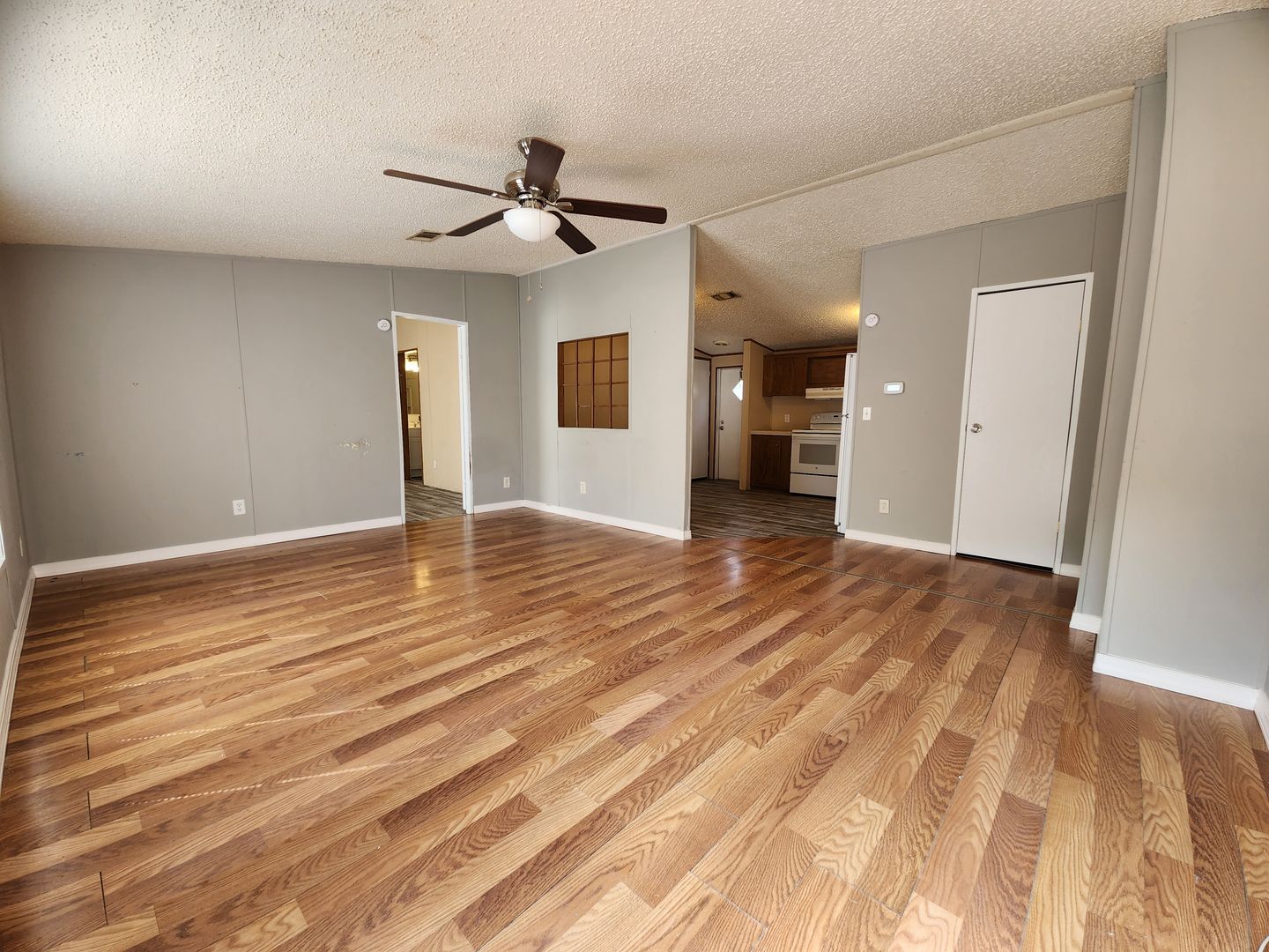 Interlachen House: 400 Sheila Ave