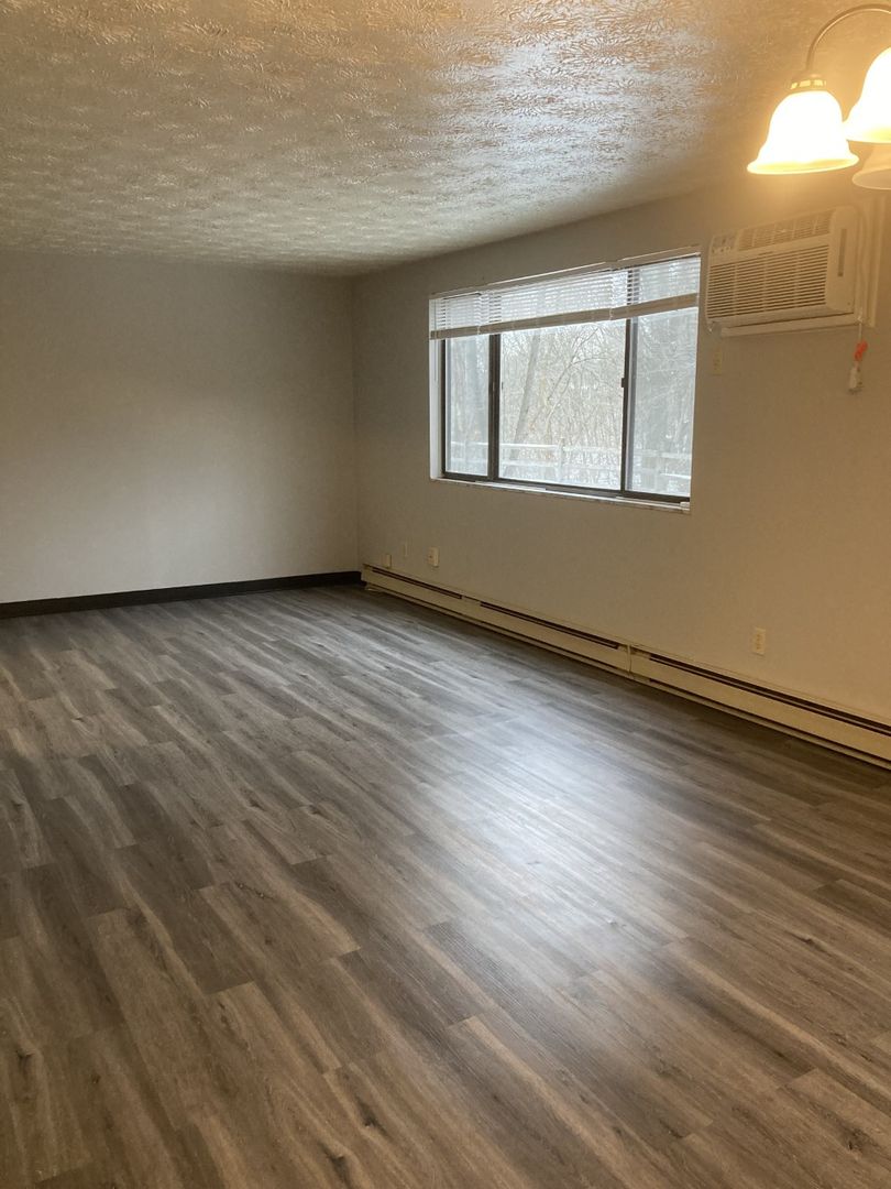 Niles Apartment: 1461-69 Hillcrest Avenue
