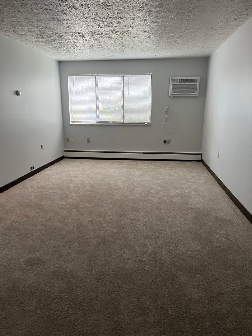 Sharon Apartment: 275- 335 Sterling Ave