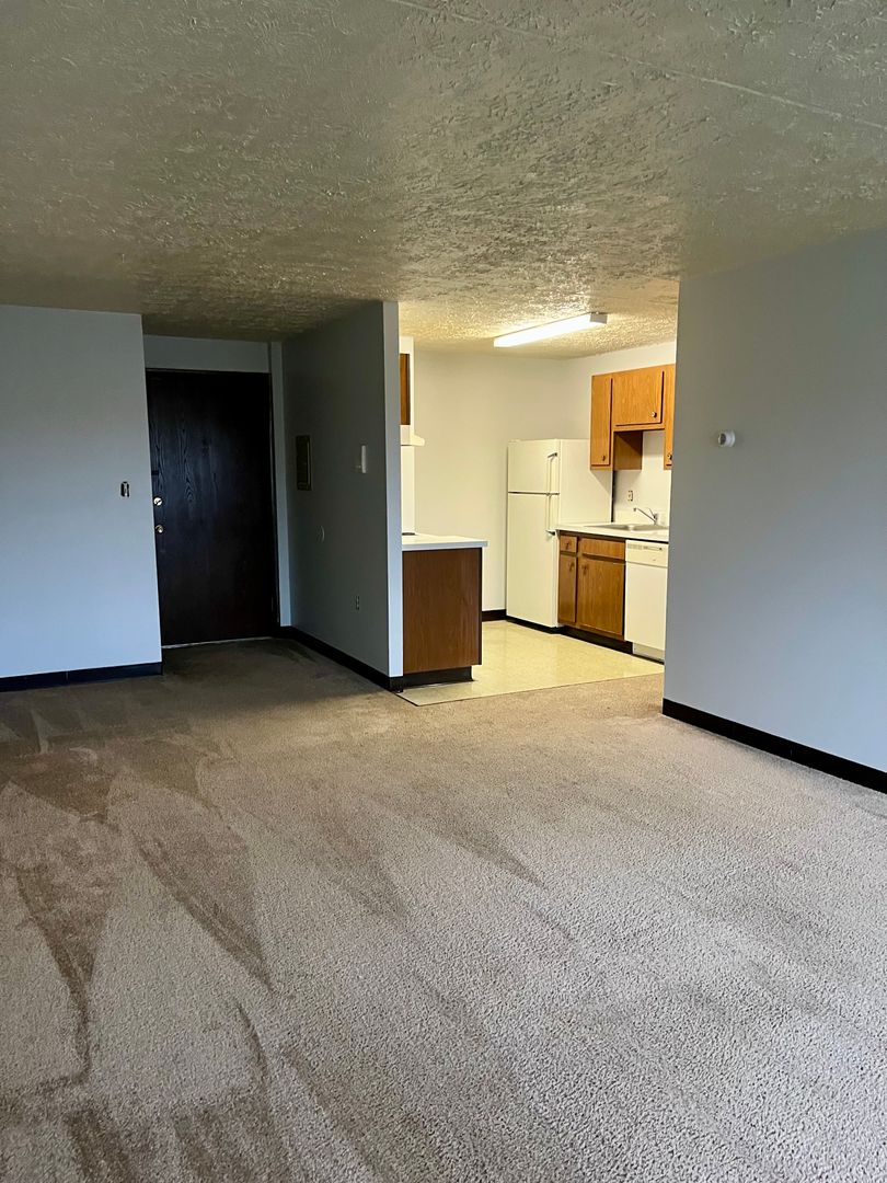 Sharon Apartment: 275- 335 Sterling Ave