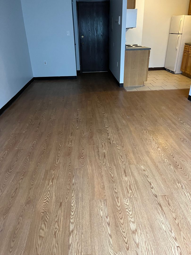 Sharon Apartment: 275- 335 Sterling Ave