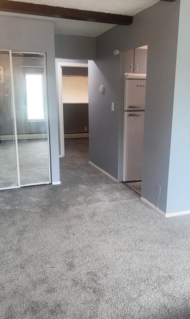 Cleveland Apartment: 17572 Lake Shore Blvd.