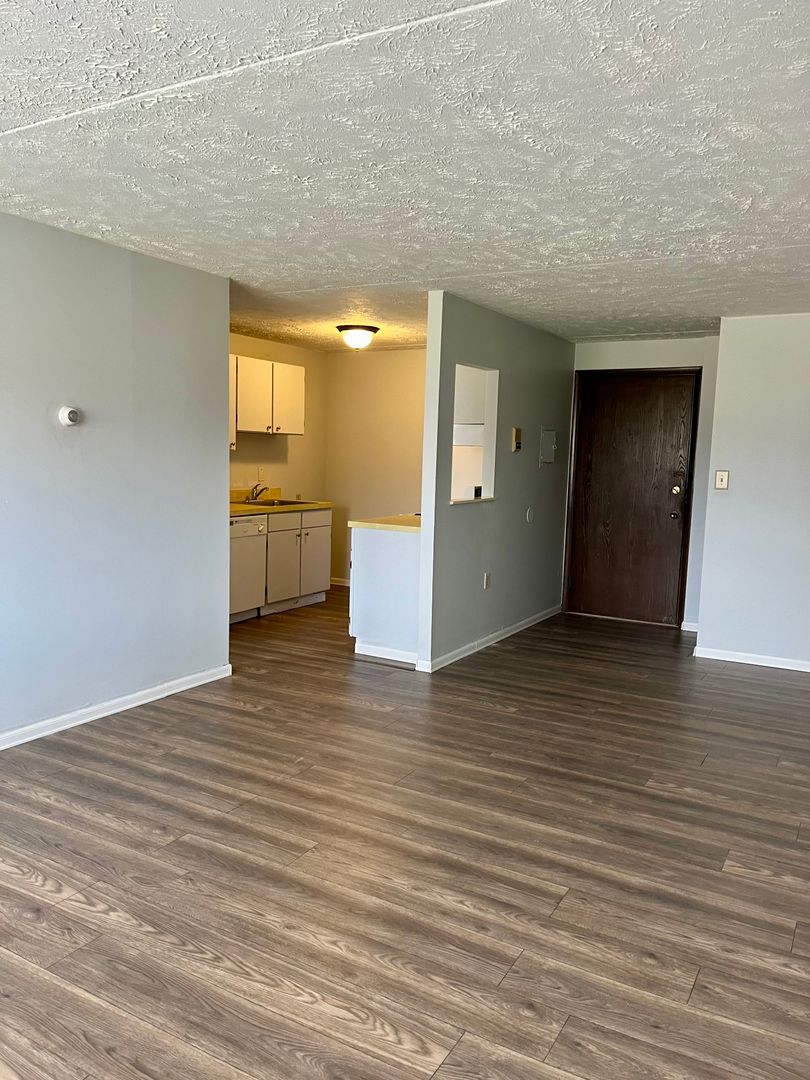 Sharon Apartment: 275- 335 Sterling Ave