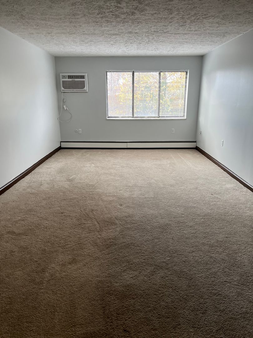 Sharon Apartment: 275- 335 Sterling Ave