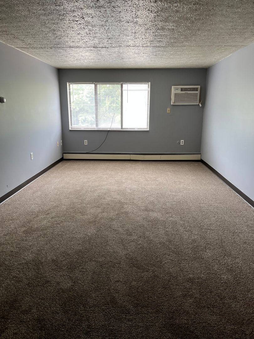 Sharon Apartment: 275- 335 Sterling Ave