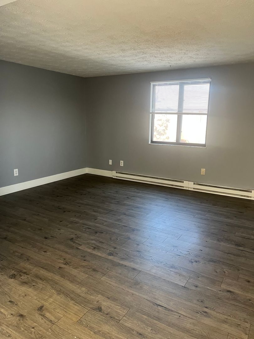 Niles Apartment: 1461-69 Hillcrest Avenue