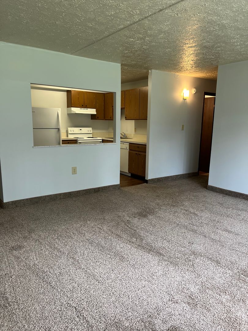 Sharon Apartment: 275- 335 Sterling Ave