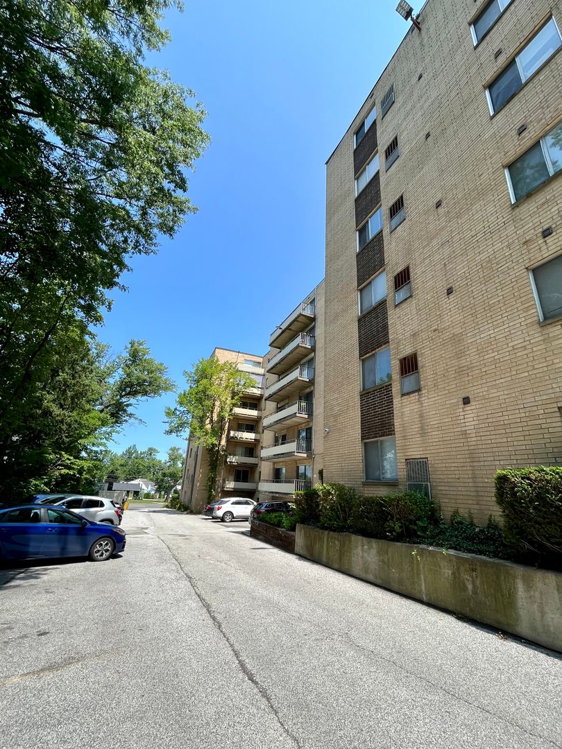 Euclid Apartment: 22140 Euclid Avenue