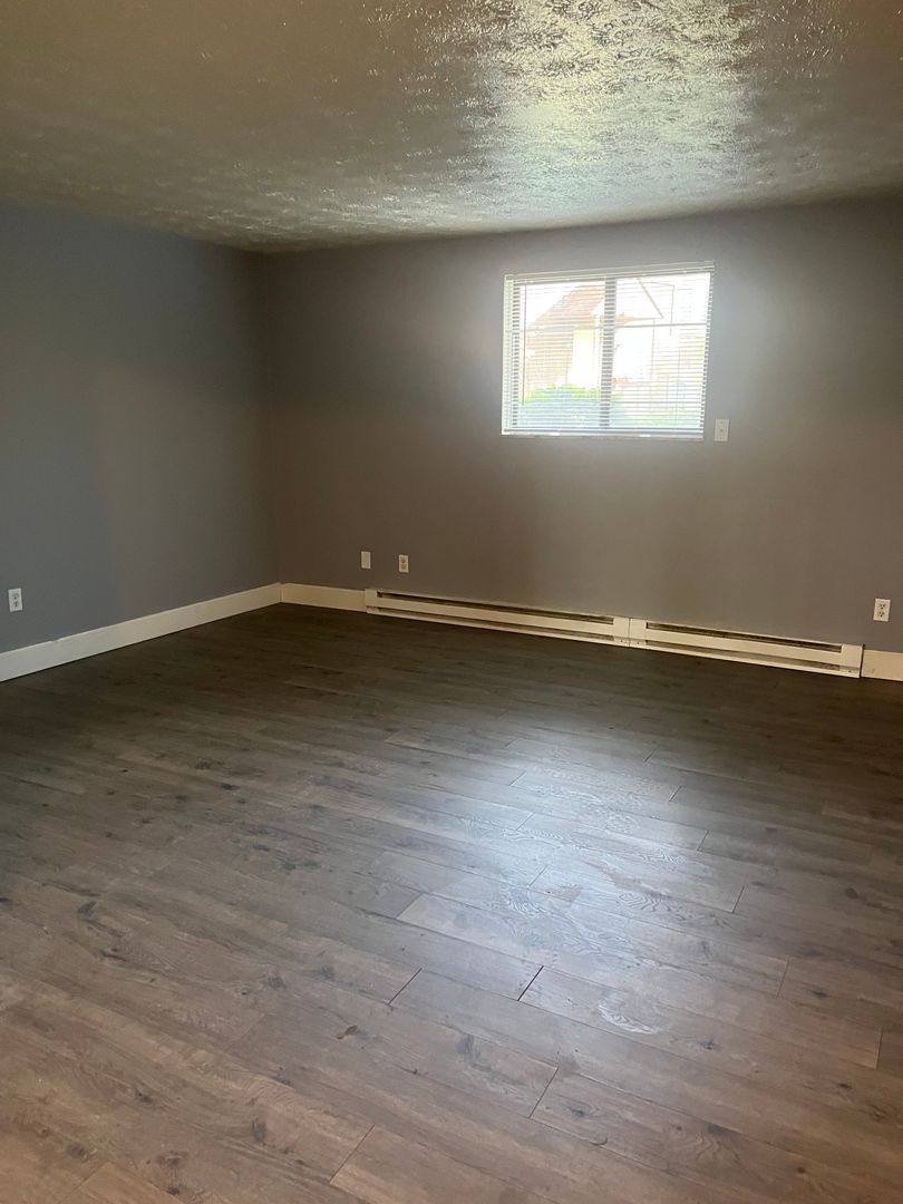 Niles Apartment: 1461-69 Hillcrest Avenue