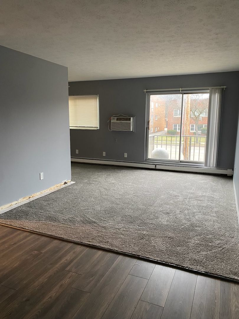 Cleveland Apartment: 17572 Lake Shore Blvd.