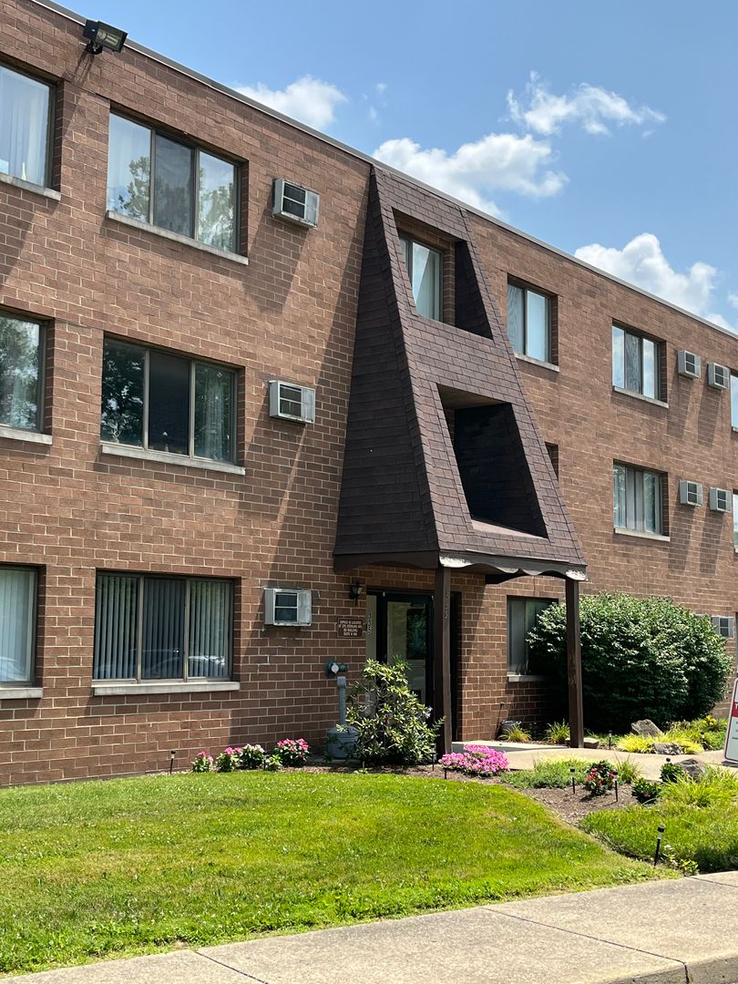 Sharon Apartment: 275- 335 Sterling Ave