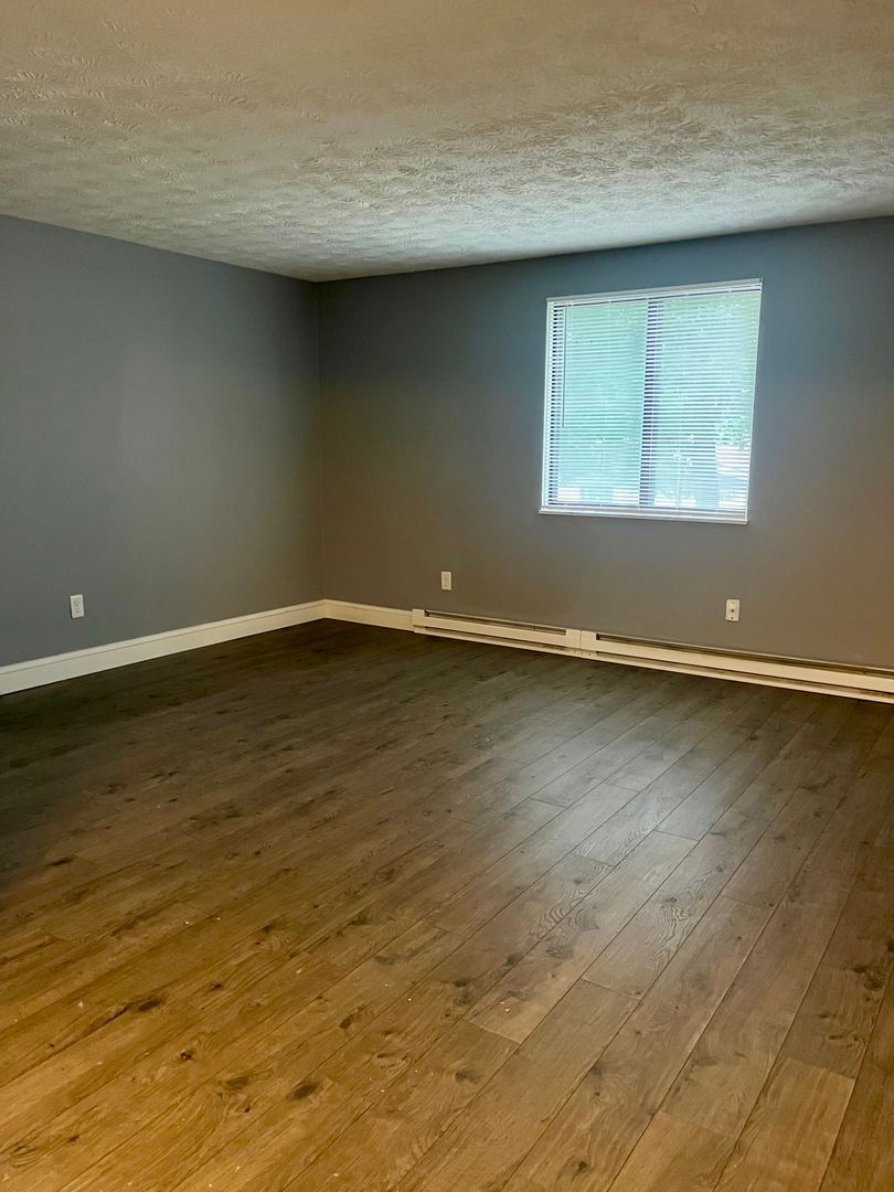 Niles Apartment: 1461-69 Hillcrest Avenue
