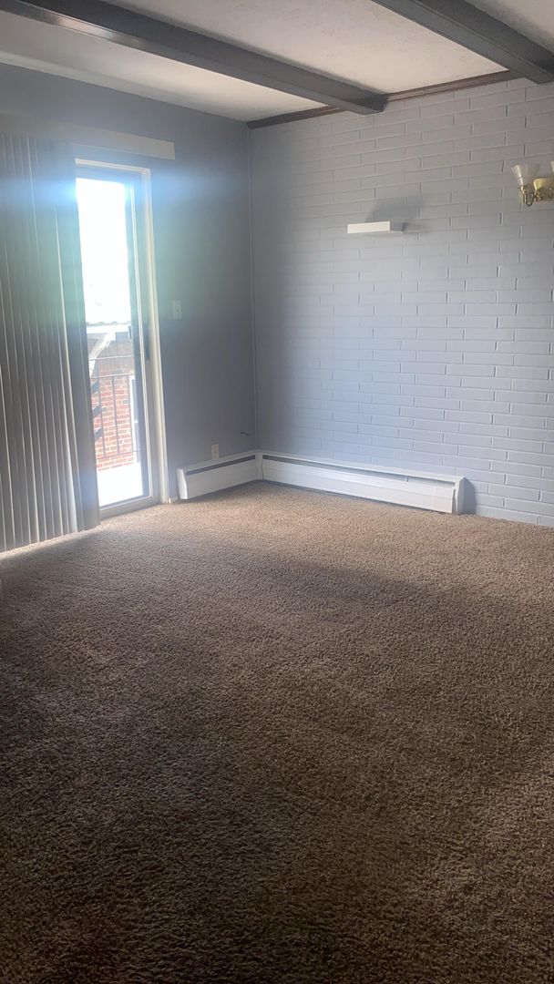 Cleveland Apartment: 17572 Lake Shore Blvd.