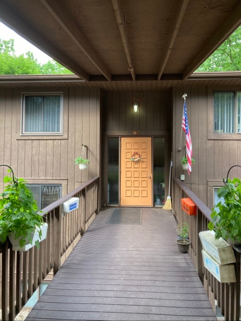 Niles Apartment: 1461-69 Hillcrest Avenue