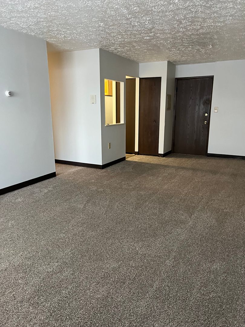 Sharon Apartment: 275- 335 Sterling Ave