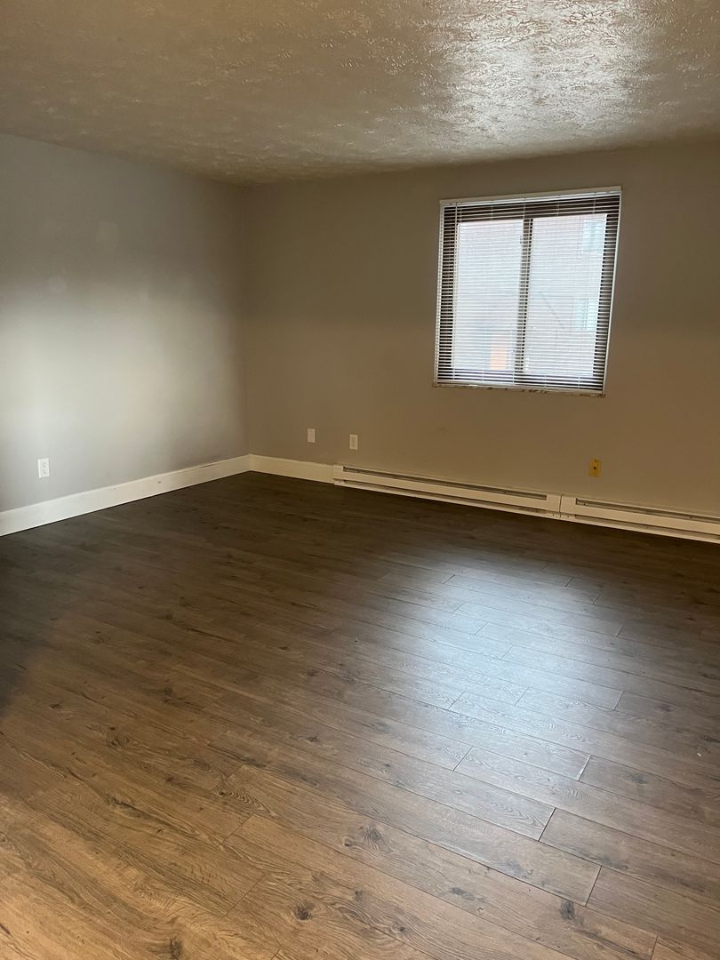 Niles Apartment: 1461-69 Hillcrest Avenue