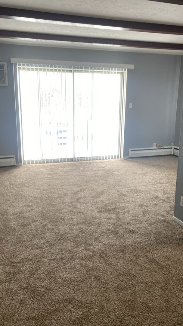 Cleveland Apartment: 17572 Lake Shore Blvd.