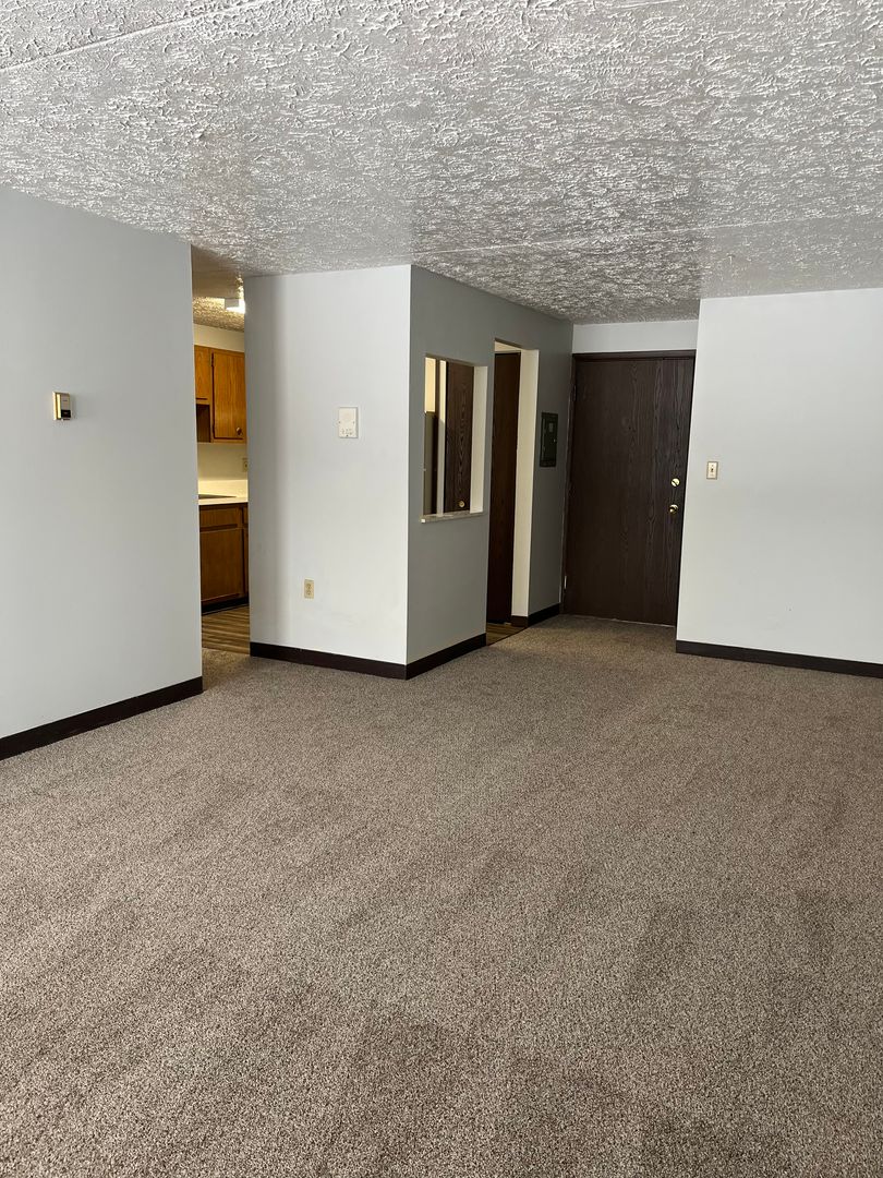 Sharon Apartment: 275- 335 Sterling Ave