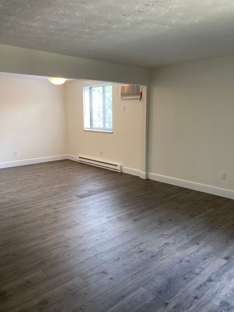 Niles Apartment: 1461-69 Hillcrest Avenue