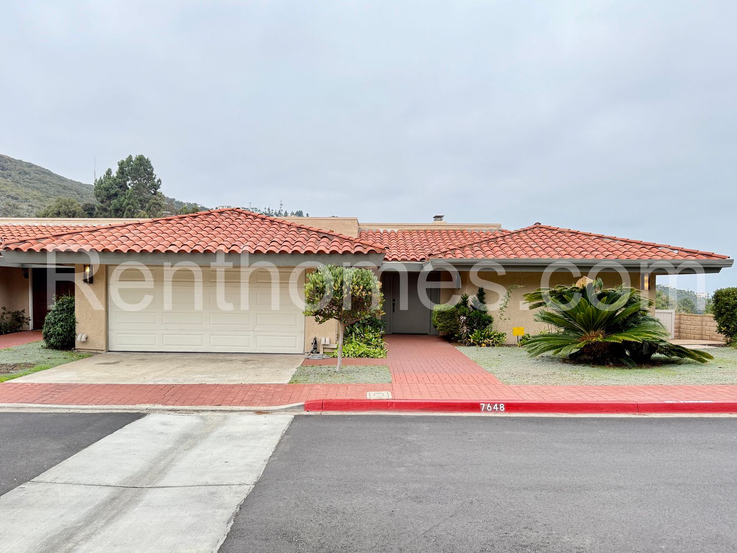 La Jolla, 7648 Cmto Coromandel, Panoramic Ocean Views, Viking Appliances, 2 Car Garage with Opener. 