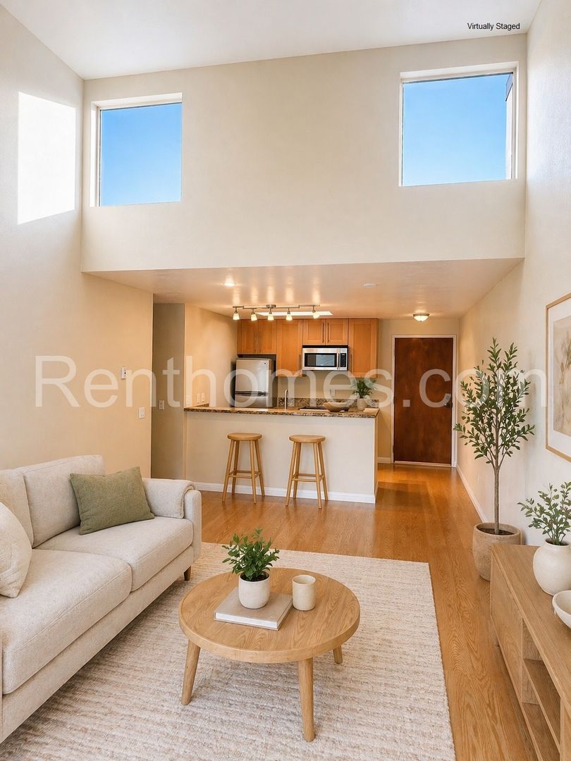 San Diego Condo: 8308 Regents Road #3-O