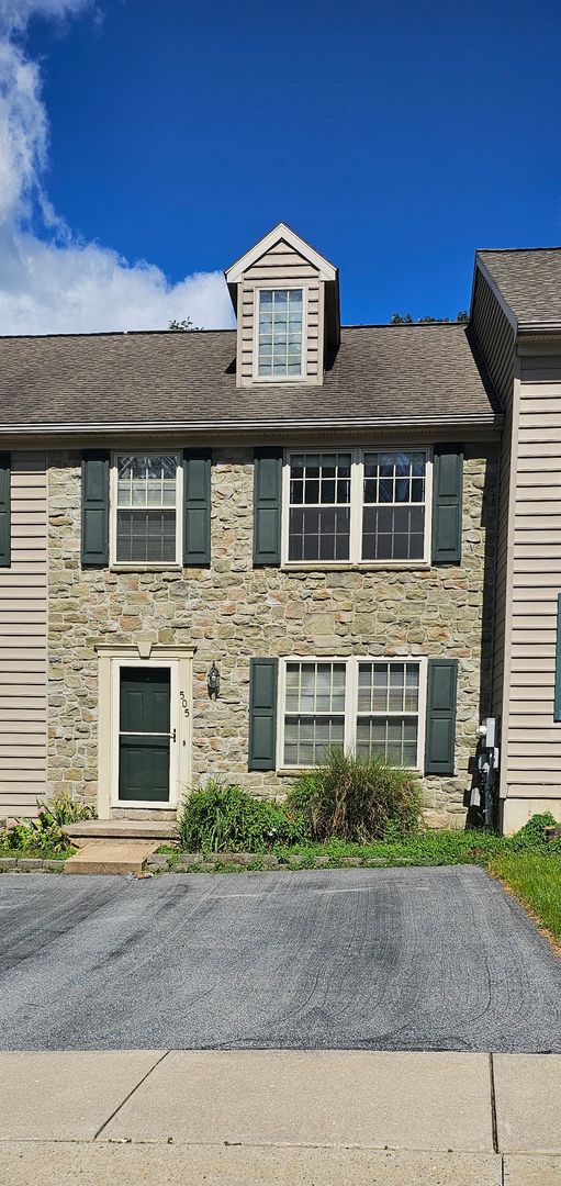 ELIZABETHTOWN House: 505 INDIAN ROCK CIRCLE