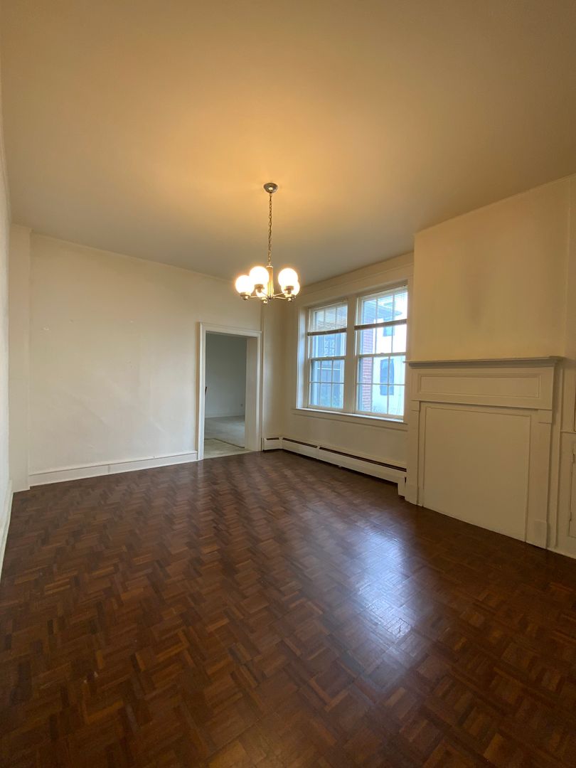 NEW HOLLAND Apartment: 225 W. MAIN STREET - NH