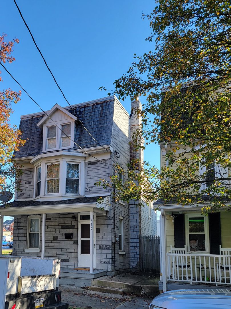 SPRING GROVE House: 179 NORTH WATER STREET