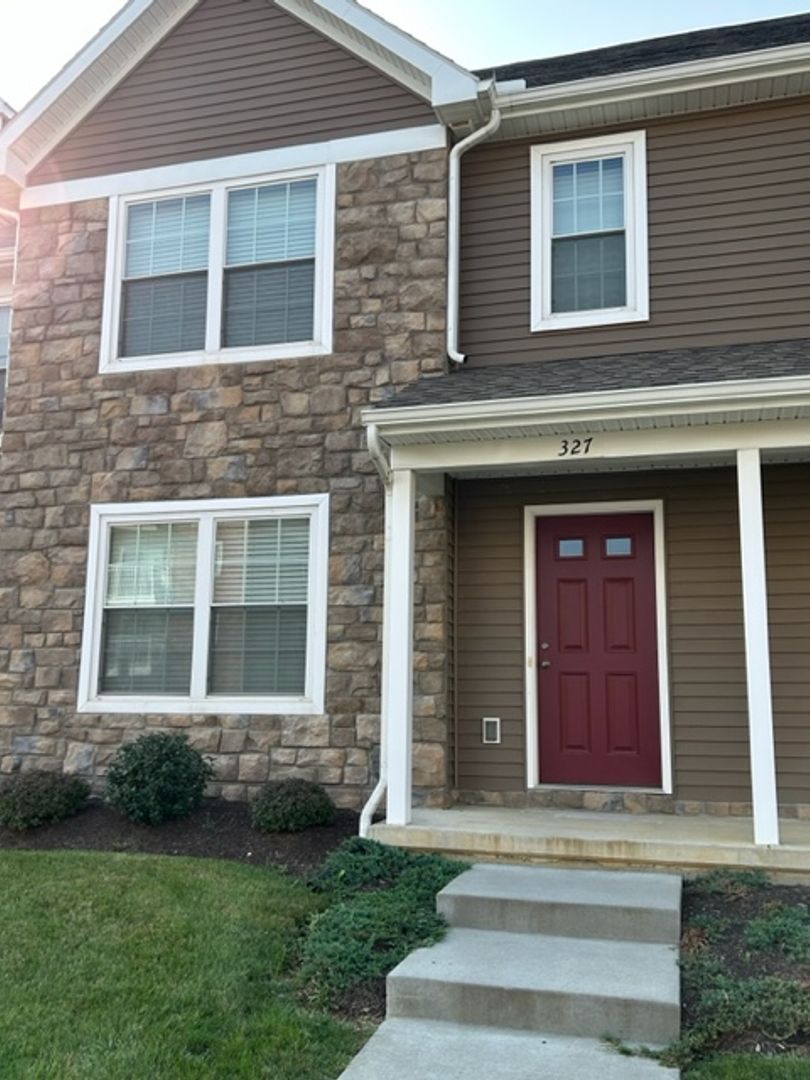 LEBANON Townhome: 327 SPRINGWOOD DR