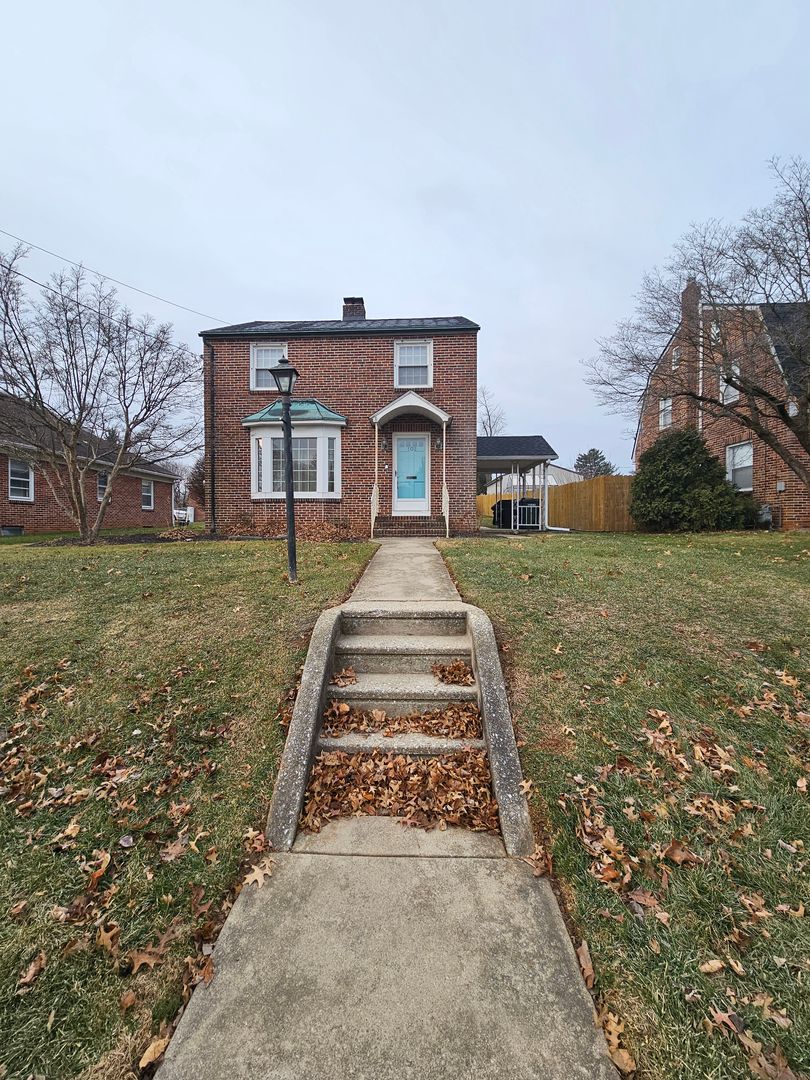 YORK House: 102 N. FORREST STREET