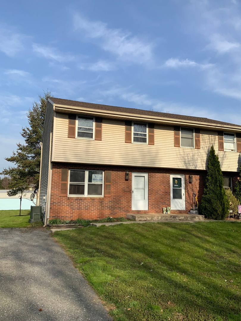 MOUNT JOY House: 413 PLUM STREET