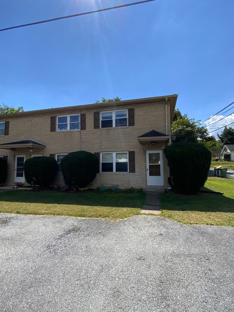 HUMMELSTOWN Apartment: 1 ARWIN DR.