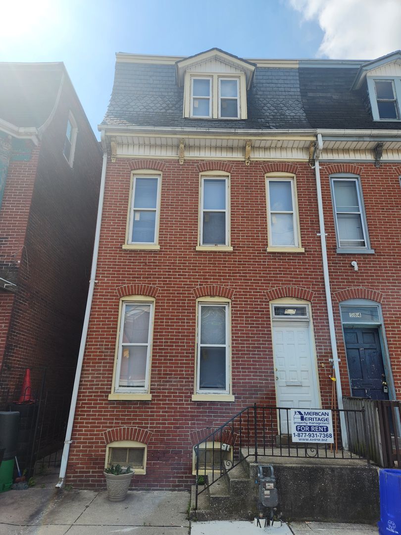 YORK House: 582 W. KING STREET